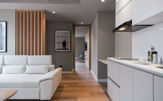 w Elegant 1BR w/ Great Deco in Unicentro