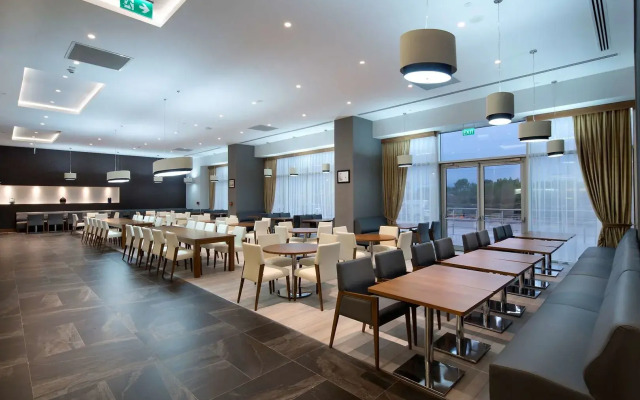 Hampton By Hilton Kocaeli Symbol