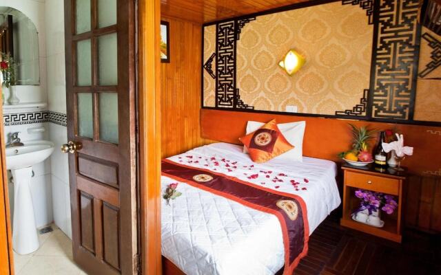 Halong Bay Aloha Cruises
