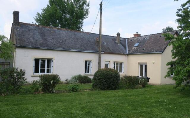 Gîte Montreuil le Henri 5 pièces 10 personnes FR 1 410 184