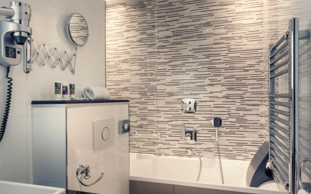Mercure Paris Arc de Triomphe Wagram