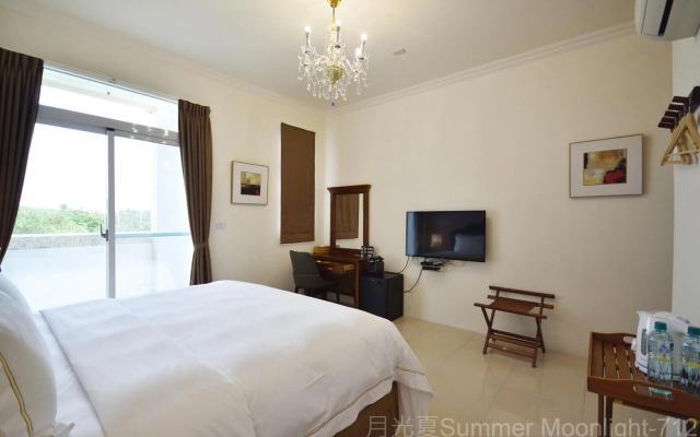 Summer Moonlight Vacation House
