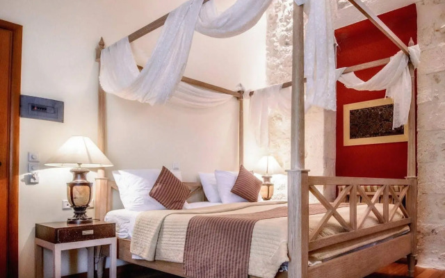 Leo Hotel
