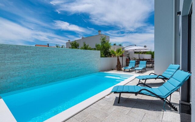 Villa in Zaton With Swimming Pool