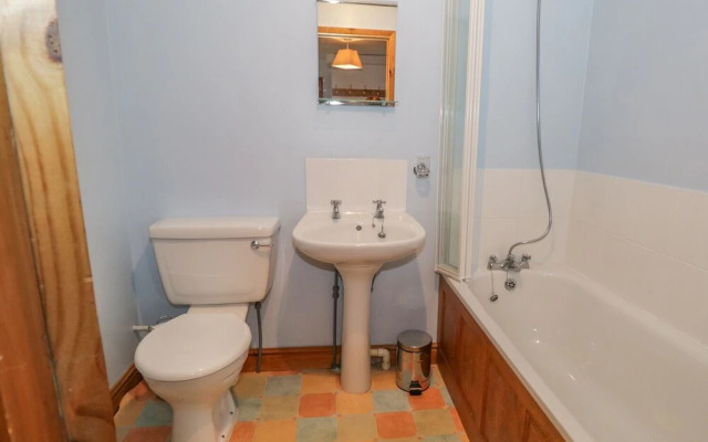 1 Park Nook Close