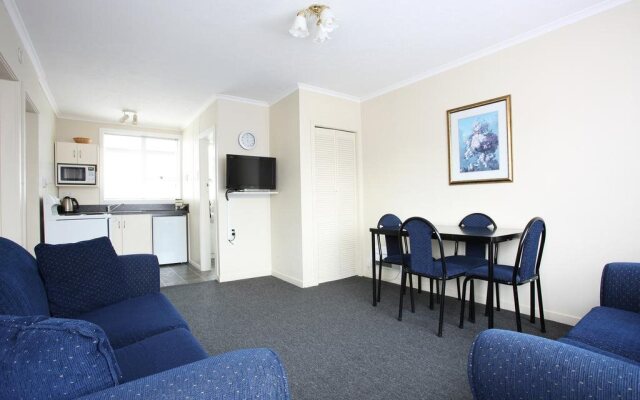 Queens Park Motels