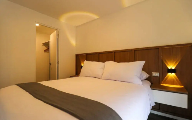 w Radiant 1BR With Modern Balcony in San Isidro