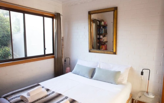 Charming Cottage With Leafy Courtyard – Guest Rooms – Sydney