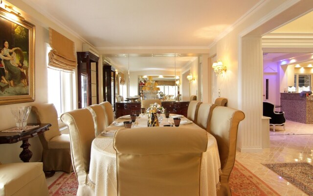 Royal Riviera Residence