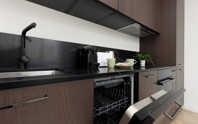 Czerniakowska 131 by Renteres Prestige