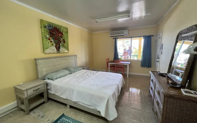 The Waterfront Inn - Hostel
