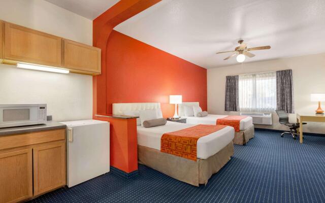 Howard Johnson Suites Central