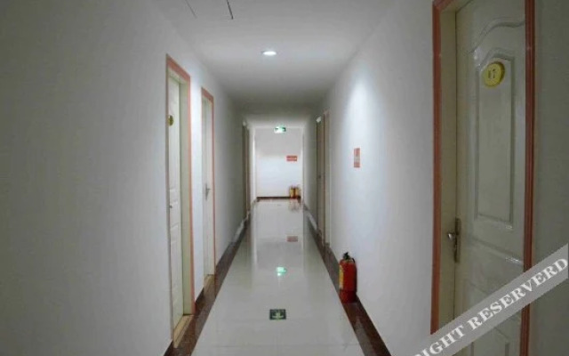 Yijia Hostel