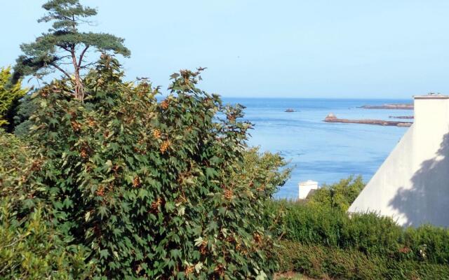 Breton holiday home in a quiet location near the beach