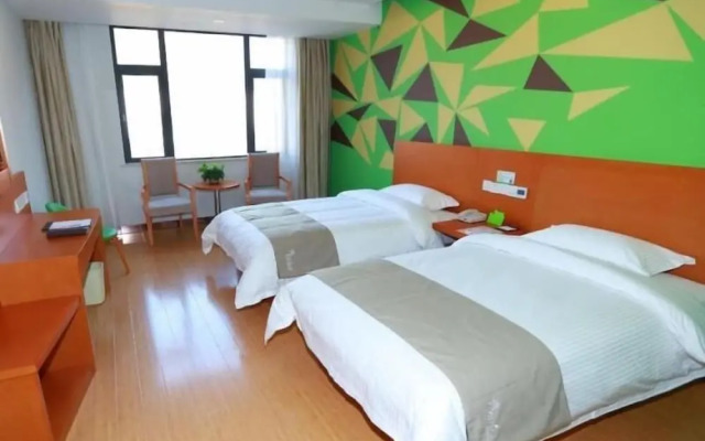 Vatica Qingdao Licang Xiazhuang Hexie Plaza Hotel