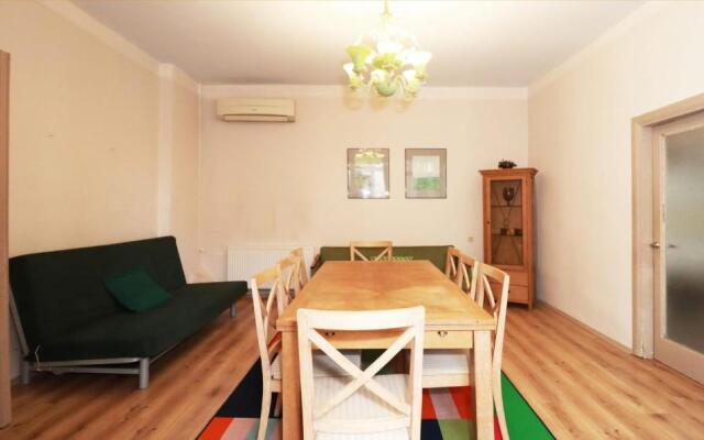 Wehost Apartment Near Fabrika