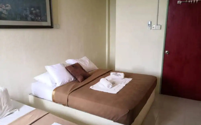 OYO 90131 Zayyan Hotel