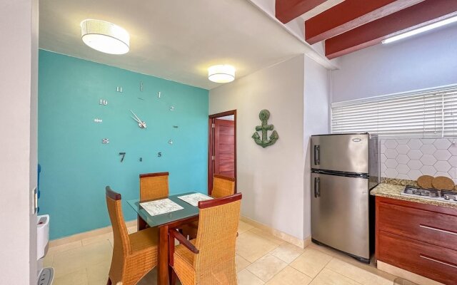 Gorgeous 1 BR PH Apartment w Jacuzzi