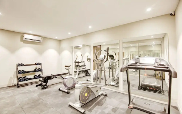 Saltstayz Premier – Galleria Market Road & Sector 27