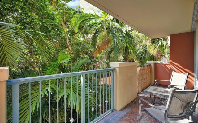 Treetop Retreat Cozy 2 Bedroom in Grove