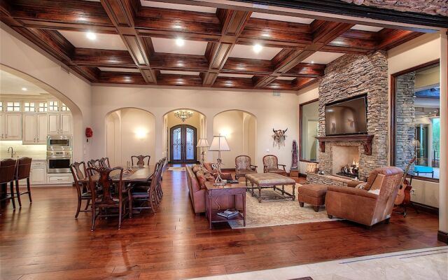 Palisades Estate 5 BR by Casago