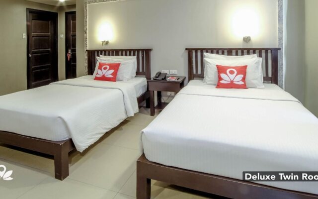 OYO 103 Artina Suites Hotel