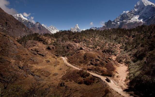 Mountain Lodges of Nepal - Phakding