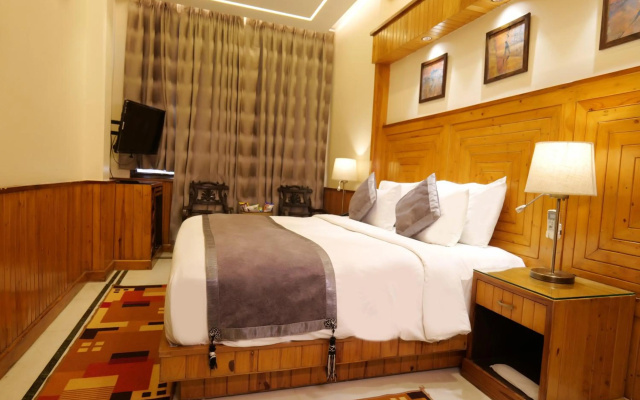 Wood Castle Hotel – Guest Rooms – Delhi