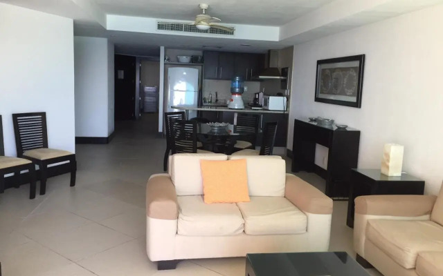 Bay View Grand Marina 1605 Sur