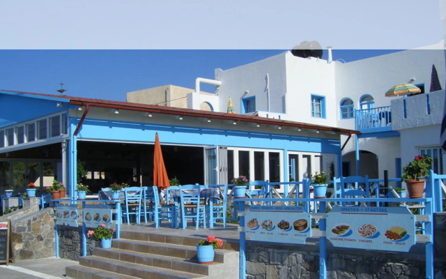 Socrates Apartments & Restaurant