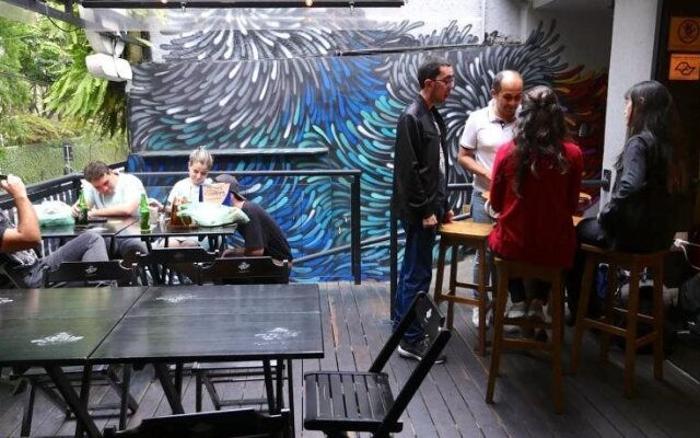 Bee.W Hostel Bar