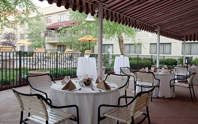 DoubleTree Suites by Hilton Hotel Cincinnati - Blue Ash