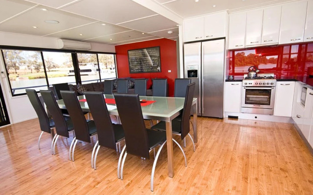 All Seasons Houseboats