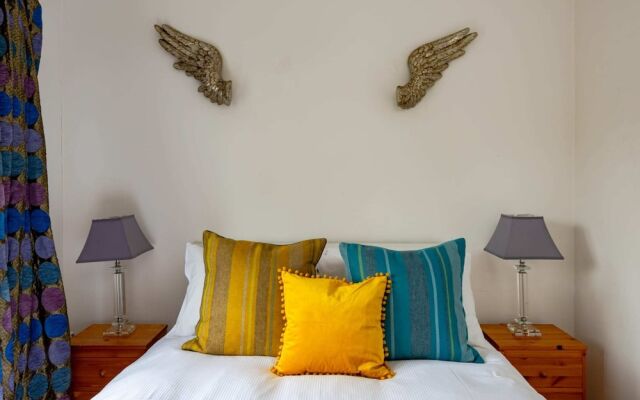 Bright and Spacious 2 Bedroom Flat