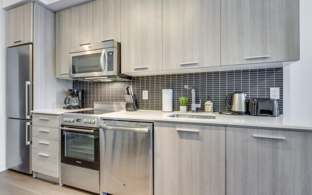 Beautiful Modern Condo Sleeps 4