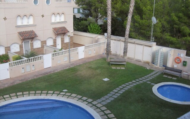 Lovely Holiday Home in Fràncas with Hot Tub