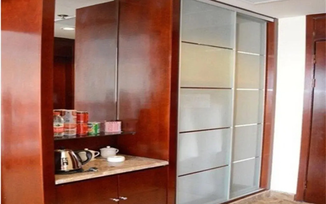 Yangzhong City Business Hotel