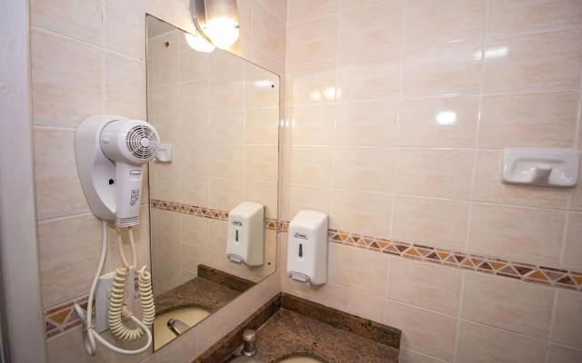 Trevi Hotel & Business