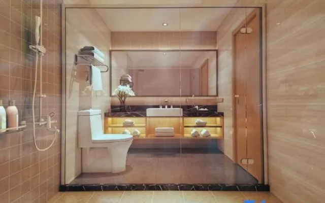 Mao Feng Hotel (Guangzhou Nancun Wanbo Metro Station)