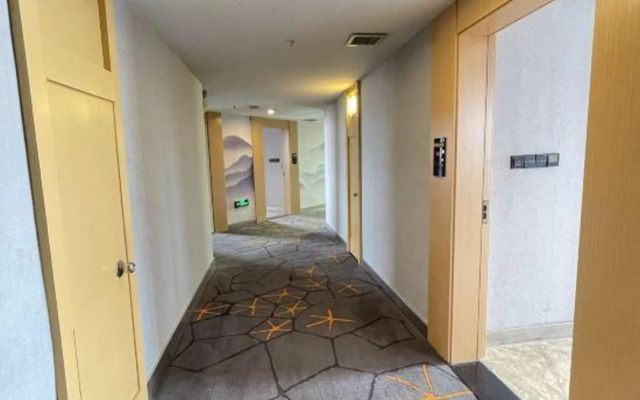 Kaili New Century Hotel (Grand Cross of International Trade Shopping Center)