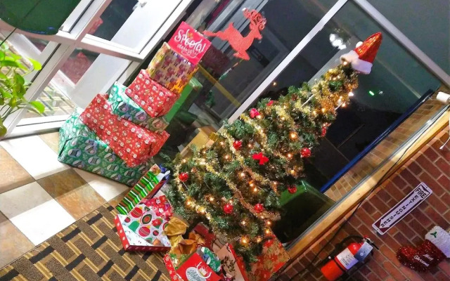 Grand View Plaza Inn & Suites