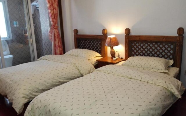 Mama Naxi Guesthouse