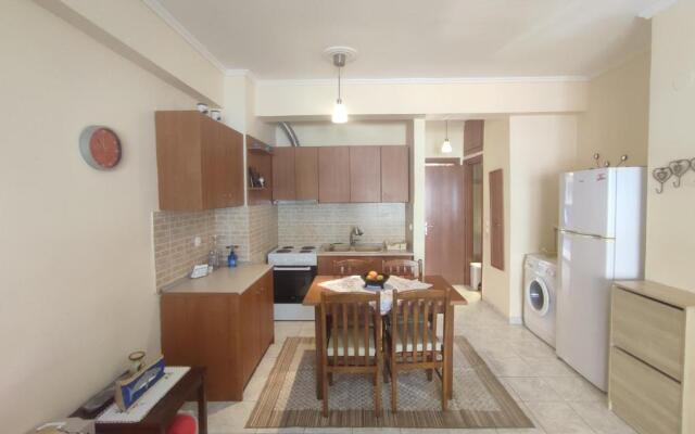 Dreamy 2 bedroom condo with free parking