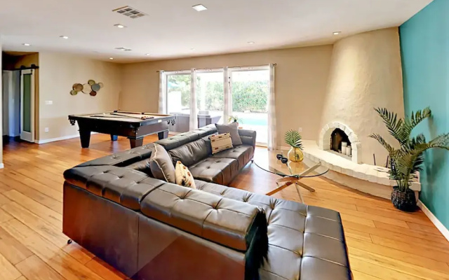 E Mariposa Home 4 Bedrooms 2 Bathrooms Home