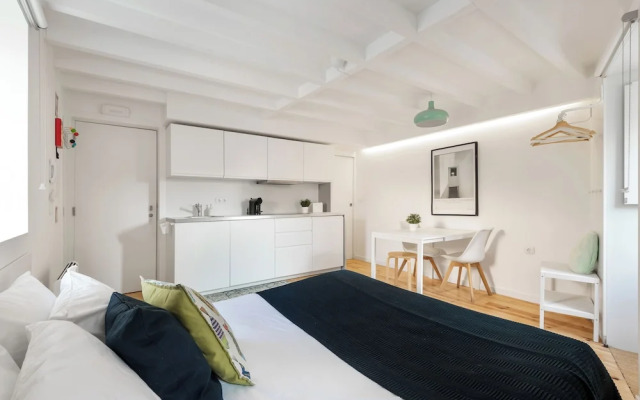 Flora1 Flora Apartments, Studio 1 w/ Patio