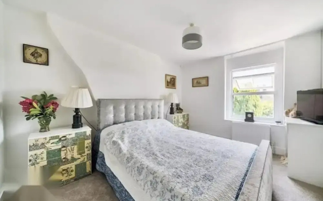 4 Bed-2 Bath-bar-pool Table-library- Xmas Venue