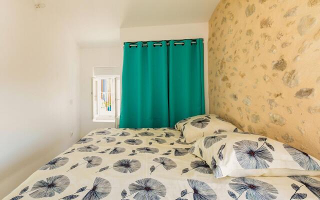 Comfortable Holiday Home in Montouliers near Bize Minervois