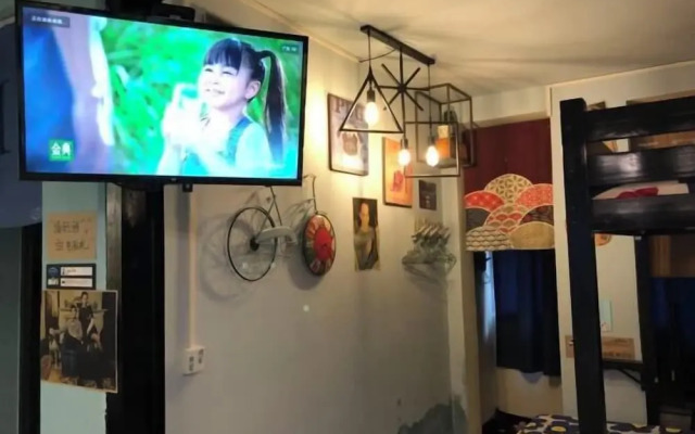 Waiting for You in Guilin Youth Hostel