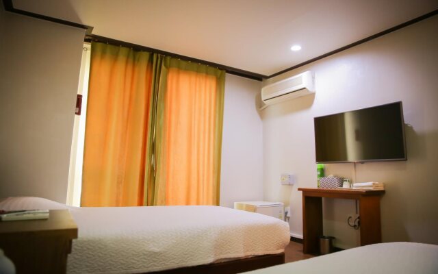 Milgam Central Hotel