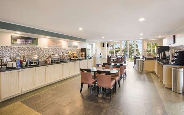 Best Western Harbour Pointe Lakefront